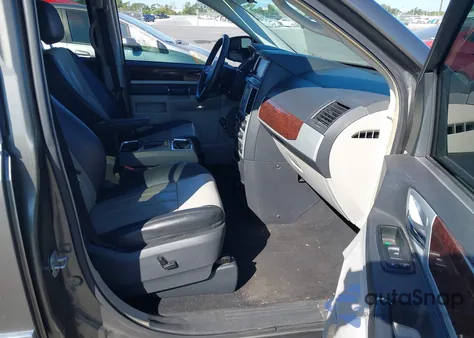 2010 Chrysler Town & Country Touring Plus из США, поврежденный, VIN 2A4RR8DX1AR405174